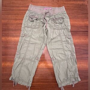 Almost Famous ladies cropped cargo pants. Size medium.